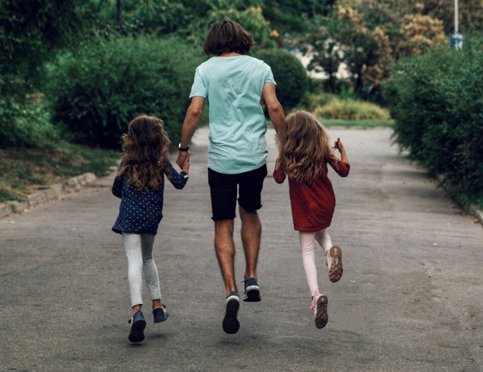 Куда сходить с детьми в Москве: топ самых популярных мест - Вызов Деда Мороза и Снегурочки 2025-2026