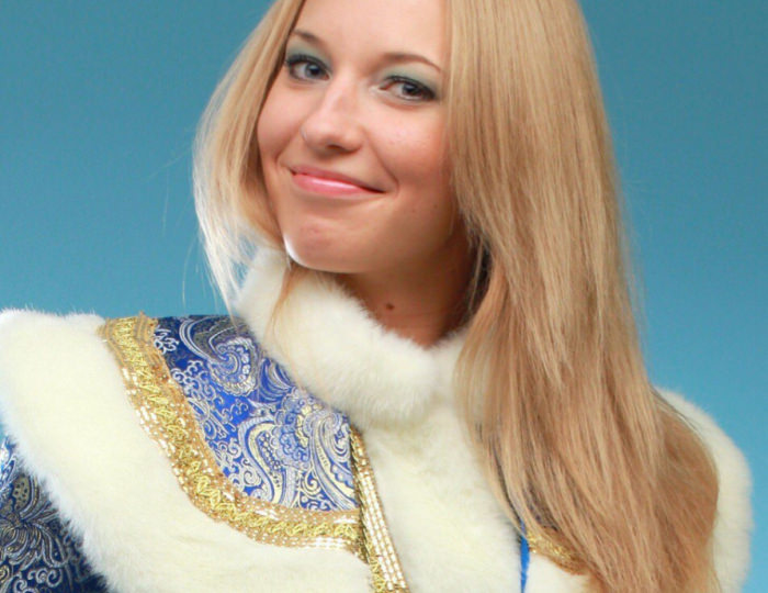 Наталья Пестова: «Мне хотелось, чтобы артисты приходили к детям в сказочных костюмах» - Вызов Деда Мороза и Снегурочки 2025-2026