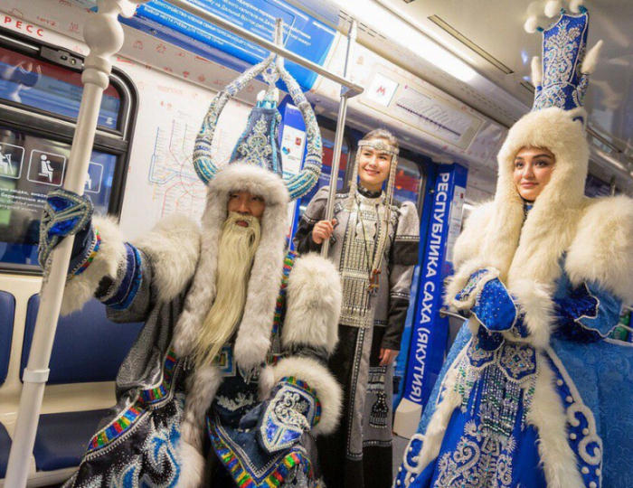 Чысхаан прокатился в метро - Вызов Деда Мороза и Снегурочки 2025-2026