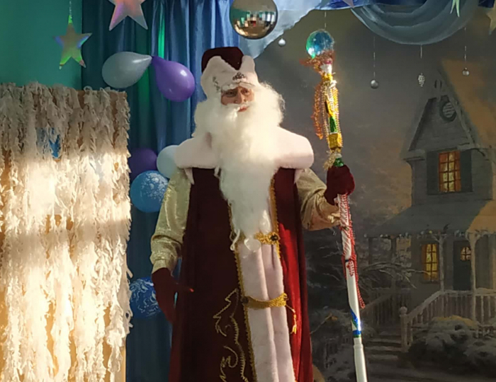 Волшебный Дед Мороз (фокусник с кроликом) и Снегурочка